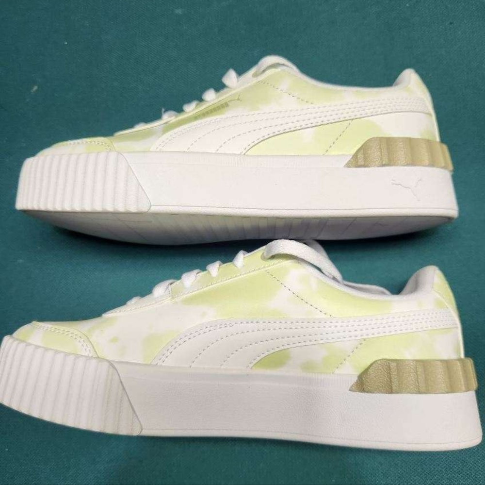 Women's Size 8 Puma Green and White Tennis Shoes Like New